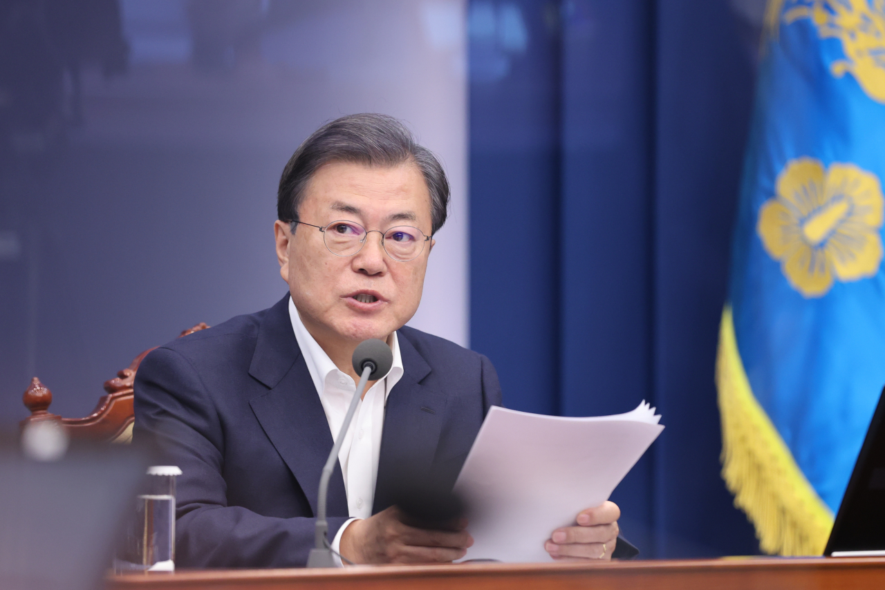 문재인 대통령이 9일 청와대에서 수석·보좌관 회의를 주재하고 있다. [연합]