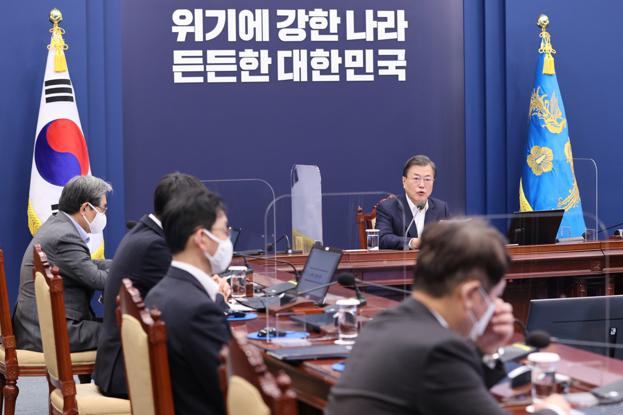 문재인 대통령이 9일 청와대에서 수석·보좌관 회의를 주재하고 있다. [연합]