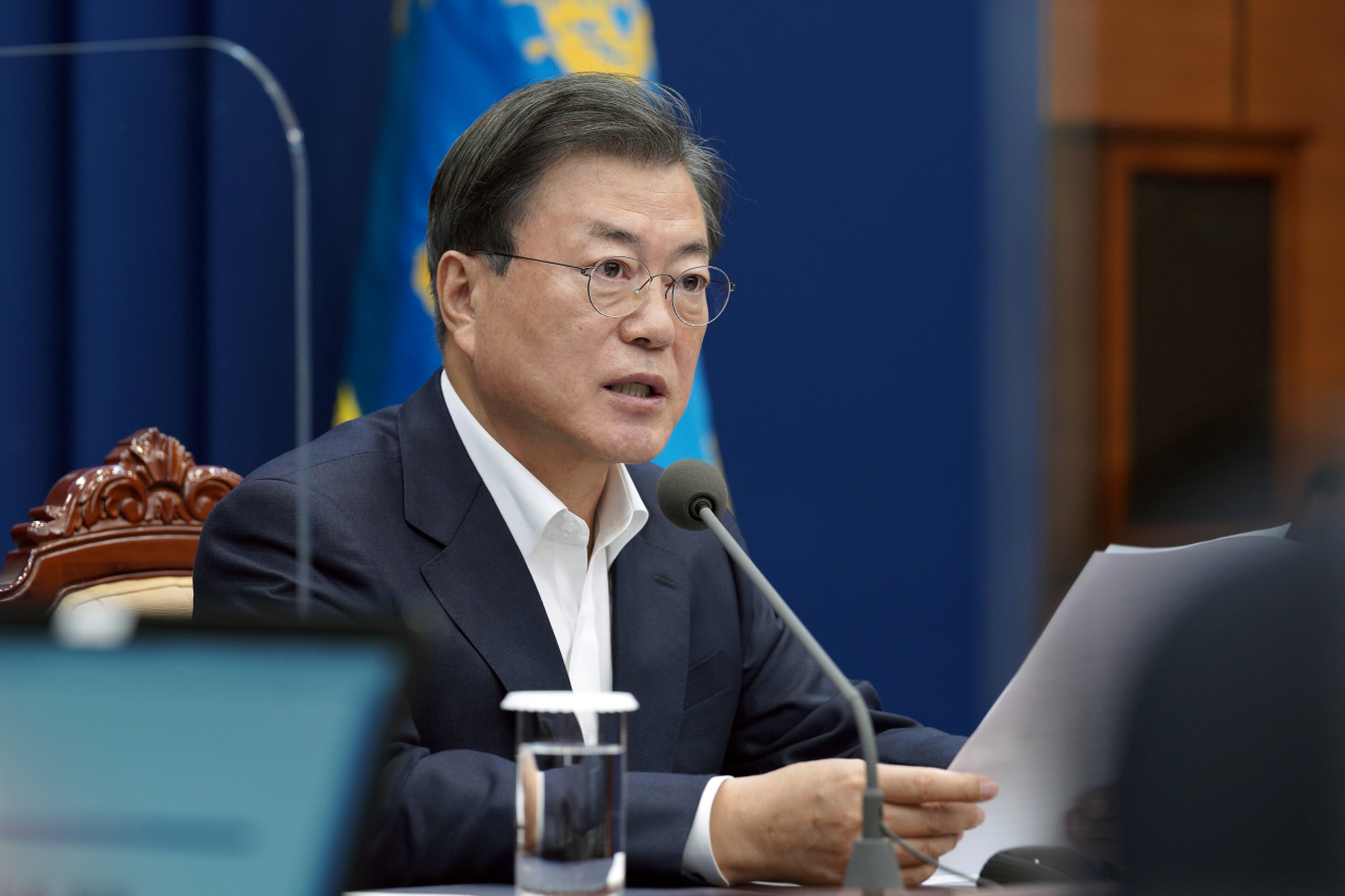 President Moon Jae-in speaks at the meeting with senior aides on Monday. Yonhap