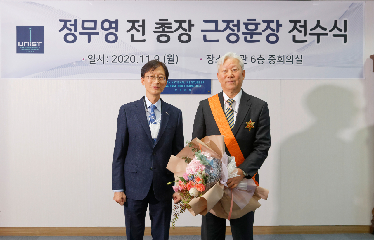 사진 좌측 이용훈 총장, 우측 정무영 전 총장