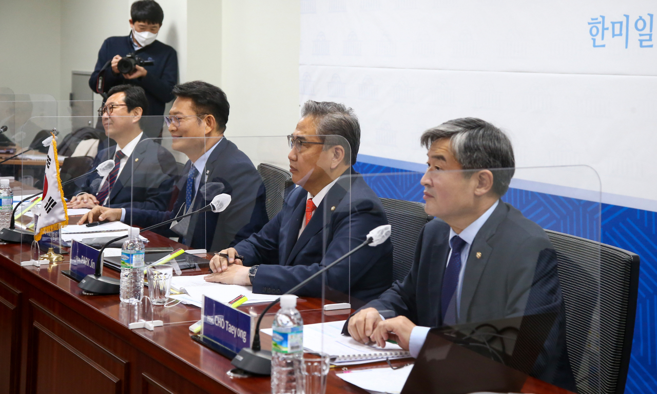 10일 국회 의원회관에서'미국 대선결과의 영향 및 미·중 관계'를 주제로 제28차 한미일 의원회의가 화상으로 진행되고 있다. 왼쪽부터 김한정 더불어민주당 의원, 송영길 더불어민주당 의원, 박진 국민의힘 의원, 조태용 국민의힘 의원. 이상섭/babtong@heraldcorp.com
