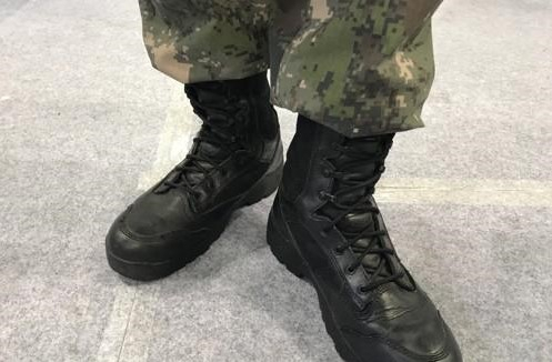공군 보통검찰부는 10일 병사 ‘황제복무’ 논란과 관련해 부서장이 해당 병사의 부친으로부터 4차례에 걸쳐 총 80여만원의 식사대접을 받았다며 뇌물수수 혐의를 적용해 기소했다고 밝혔다. 자료사진. [헤럴드DB]