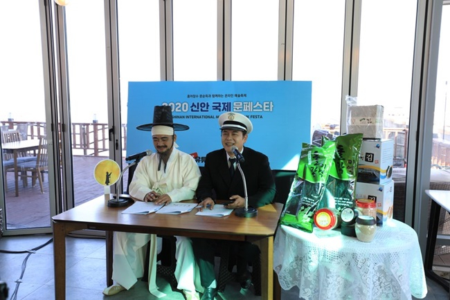 2020신안 문페스타 축제 홍보 사진촬영이 10일 열리고 있다. [신안군 제공]