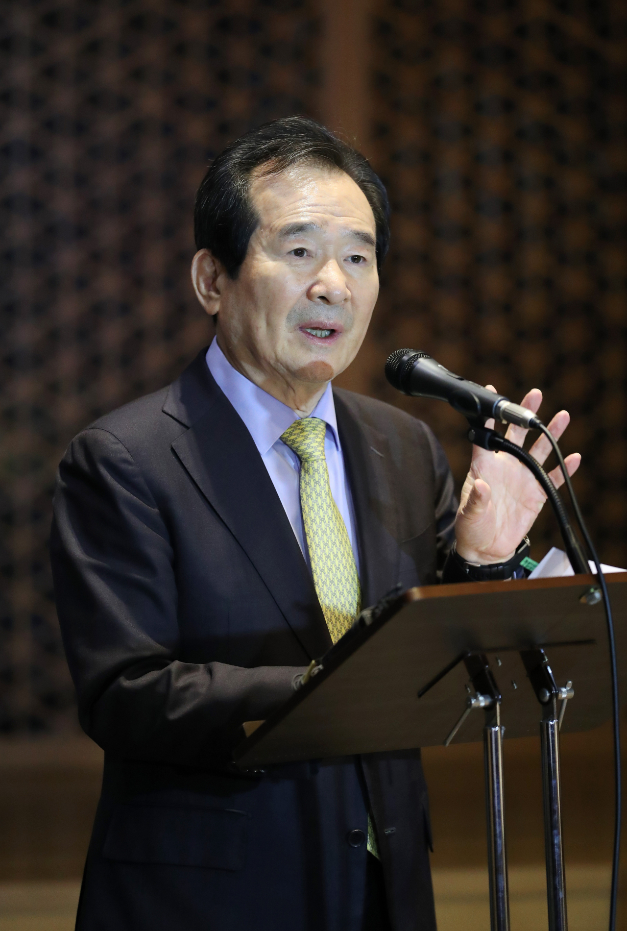정세균 국무총리가 지난 10일 세종시 세종공관에서 열린 취임 300일 출입기자단 간담회에서 인사말하고 있다.[연합]