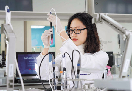 삼성바이오에피스 연구진 모습. [삼성바이오에피스 제공]