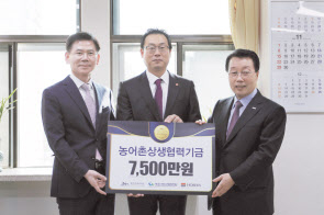 김순철(왼쪽부터) 대·중소기업·농어업협력재단 사무총장, 고영권 제주도 정무부지사, 최승남 호반건설 부회장. [호반건설 제공]