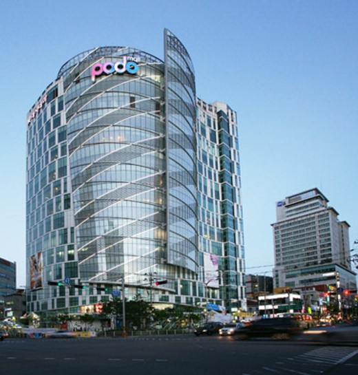 2200억원에 매각된 서울 관악구 신림동 포도몰 전경 [쿠시먼앤드웨이크필드]