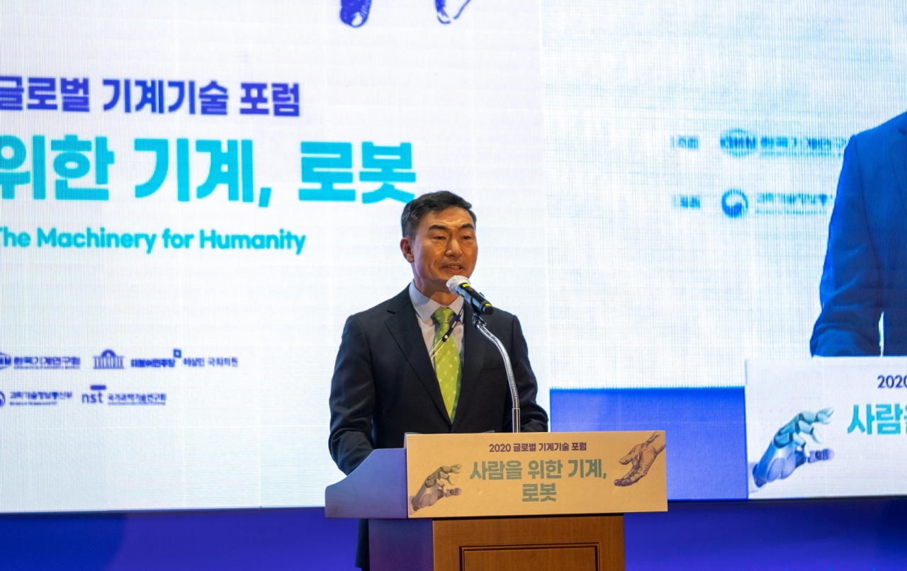 박상진 기계연 원장이 11일 열린 글로벌 기계기술포럼에서 개회사를 하고 있다.[한국기계연구원 제공]