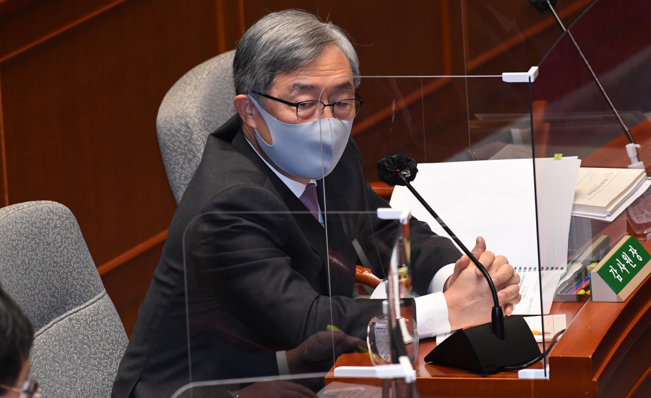 최재형 감사원장이 11일 국회에서 열린 예산결산특별위원회 전체회의에서 특별활동비 관련 질문에 답하고 있다. [연합]