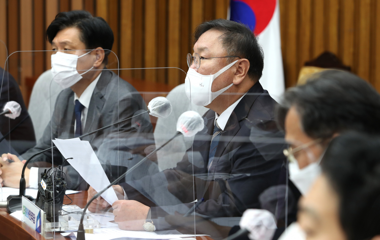 더불어민주당 김태년 원내대표가 12일 오전 서울 여의도 국회에서 열린 정책조정회의에서 발언하고 있다. [연합뉴스]