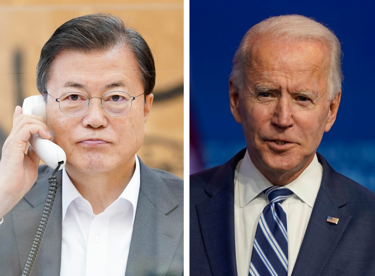 문재인 대통령이 12일 오전 청와대 관저 접견실에서 조 바이든 미국 대통령 당선인과 첫 전화 통화를 하고 있다. [연합뉴스]