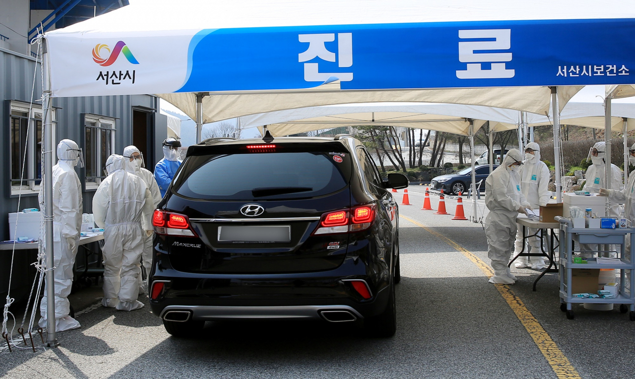 13일 충남 서산시 공군 제20전투비행단에서 신종 코로나바이러스 감염증(코로나19) 확진자가 8명 발생했다. 사진은 서산시보건소 선별진료소. [서산시 제공=연합]