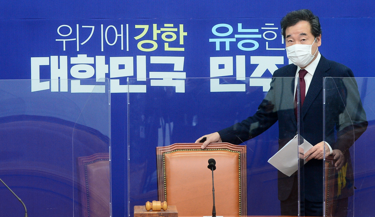 [헤럴드경제=이상섭 기자]이낙연 더불어민주당 대표가 13일 오전 서울 여의도 국회에서 열린 최고위원회의에 참석하고 있다.babtong@heraldcorp.com