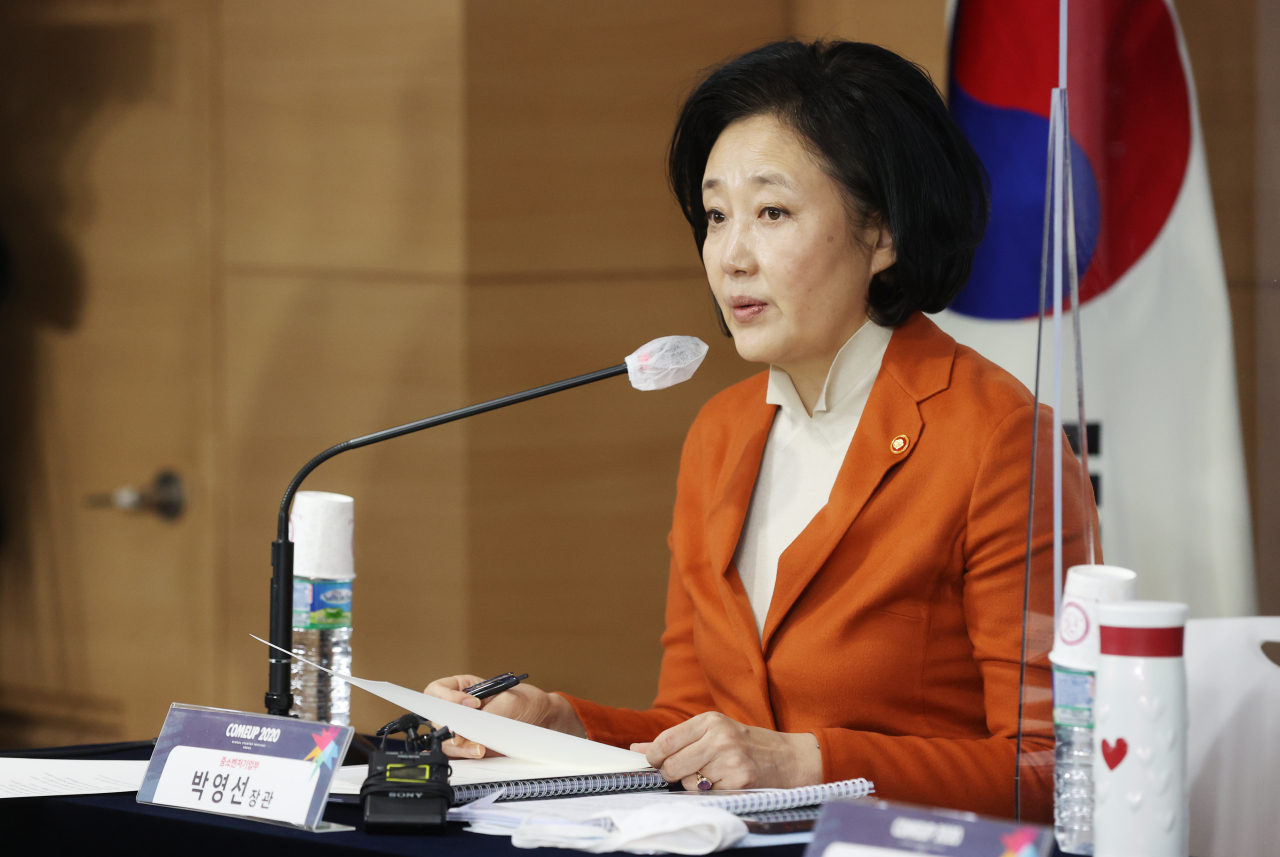 오는 19~21일 개최되는 창업 스타트업 축제 ‘컴업 2020’에 세계 유명 투자자·연사 114명이 참여한다. 박영선 중소벤처기업부 장관이 지난 3일 서울 종로구 정부서울청사에서 ‘컴업 2020 글로벌 축제로 도약’이란 주제로 해당 행사를 소개하는 브리핑을 하고 있다. [중소벤처기업부 제공]