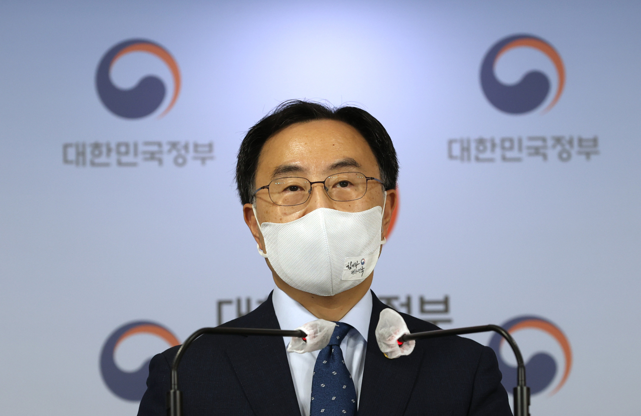 문승욱 국무조정실 국무2차장이 17일 오후 정부서울청사에서 '청년의 삶 개선방안'을 브리핑하고 있다. [연합]
