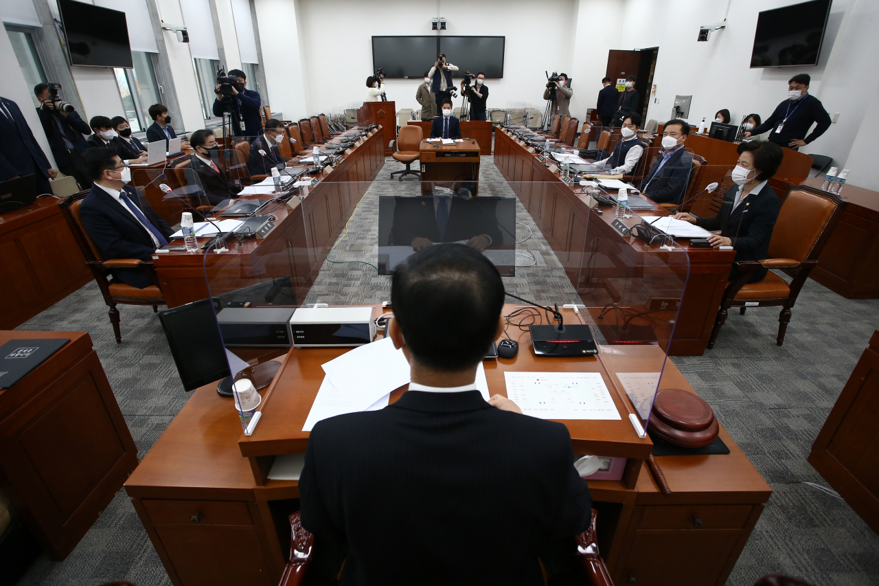 13일 국회에서 공수처장후보추천위원회 2차 회의가 조재연 위원장 주재로 열리고 있다. 연합뉴스