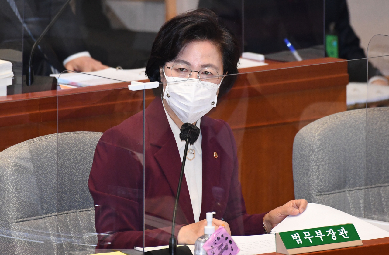추미애 법무부장관이 12일 국회에서 열린 예산결산위원회 전체회의에서 의원 질의에 답변하고 있다. [연합]