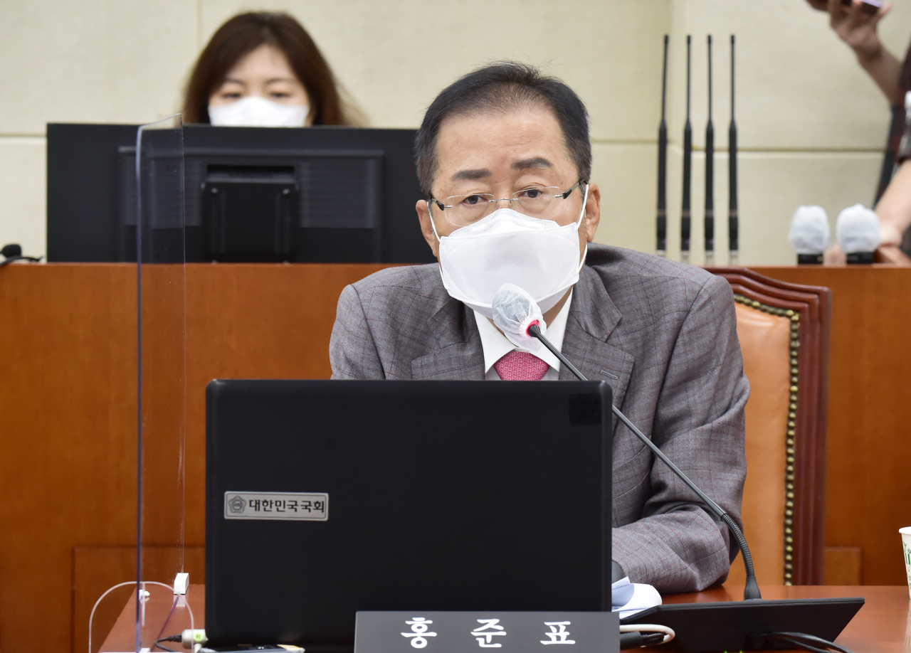 ‘맞을수록 더 커지는’ 윤석열…‘갈수록 작아지는’ 野잠룡