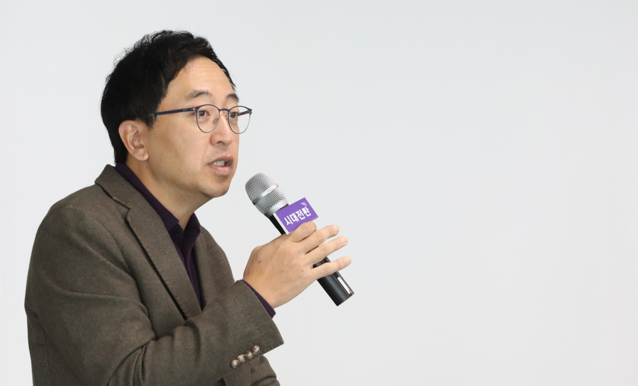 더불어민주당을 탈당한 금태섭 전 의원이 14일 마포구에서 조정훈 시대전환 대표가 주도하는 '누구나 참여아카데미' 초청 강연을 하고 있다. [연합]