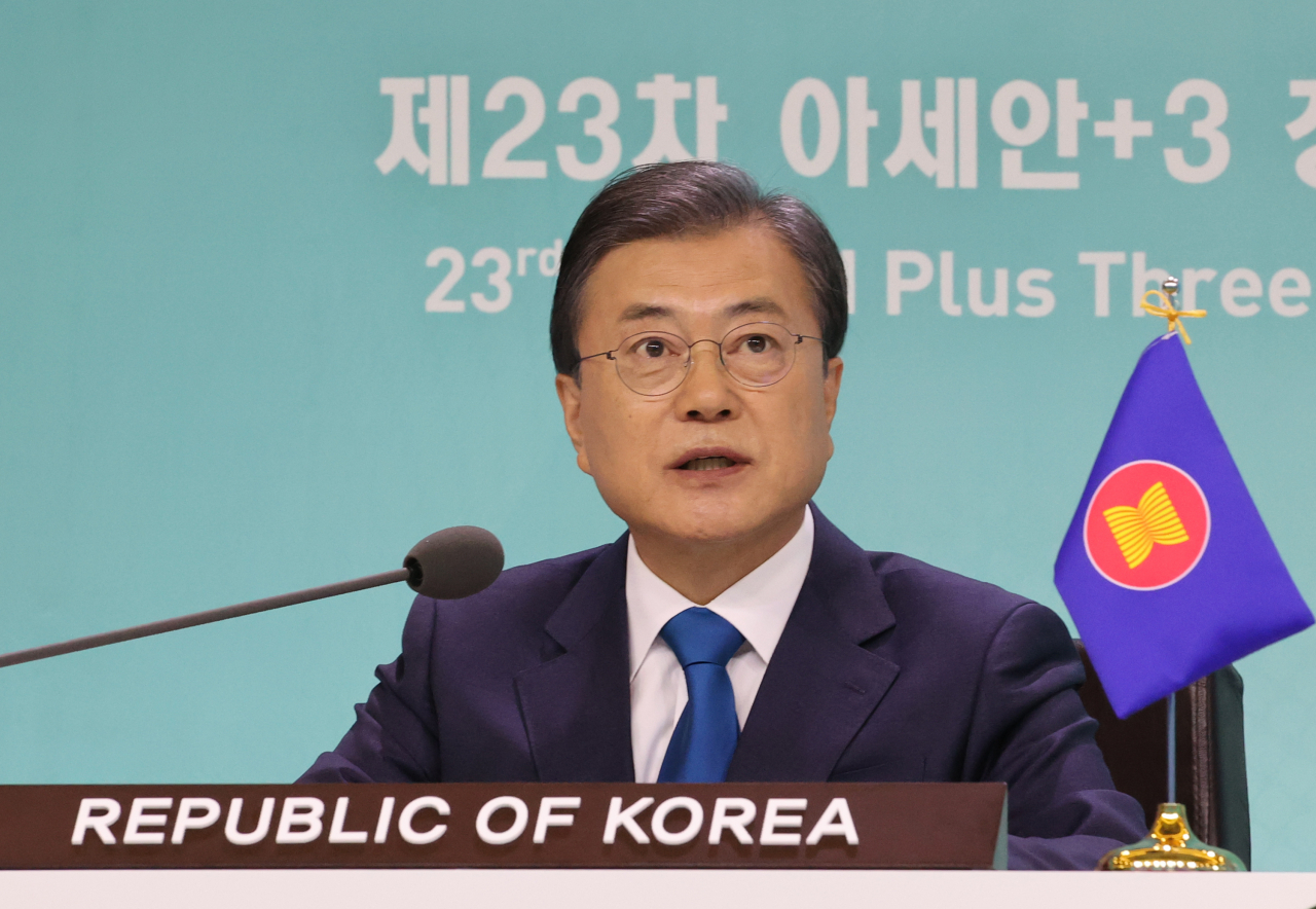 문재인 대통령이 14일 오후 청와대에서 열린 '아세안+3' 화상 정상회의에서 발언하고 있다. [연합]