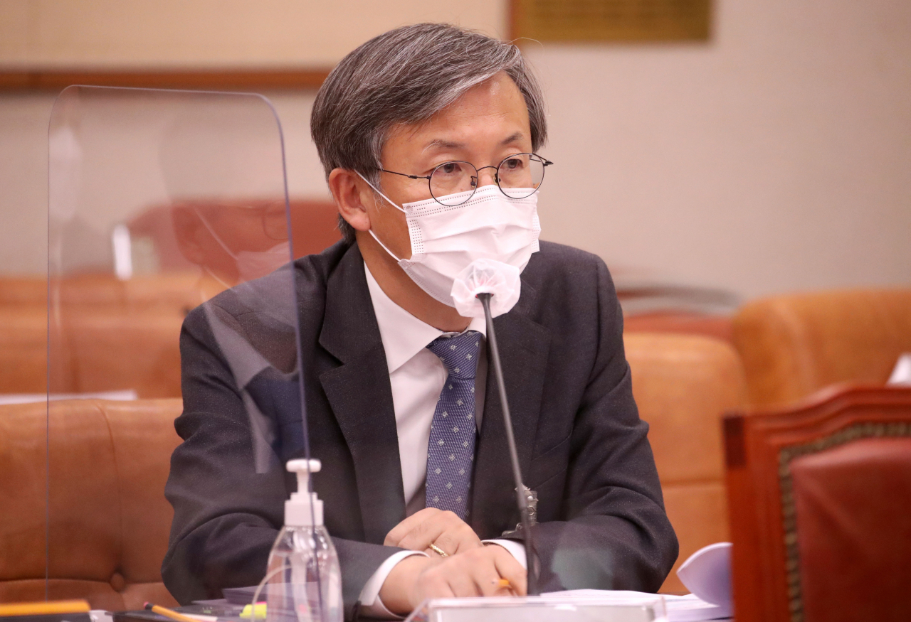 한동수 대검찰청 감찰부장이 지난달 22일 서울 영등포구 국회에서 열린 법제사법위원회의 대검찰청에 대한 국정감사에서 의원 질의에 답변하고 있다. [연합]