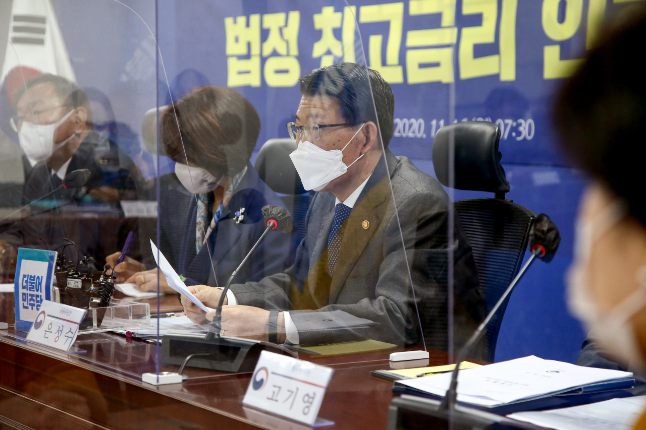 [헤럴드경제=이상섭 기자은성수 금융위원장이 16일 국회에서 열린 법정 최고금리 인하방안 당정협의에서 발언하고 있다. babtong@heraldcorp.com