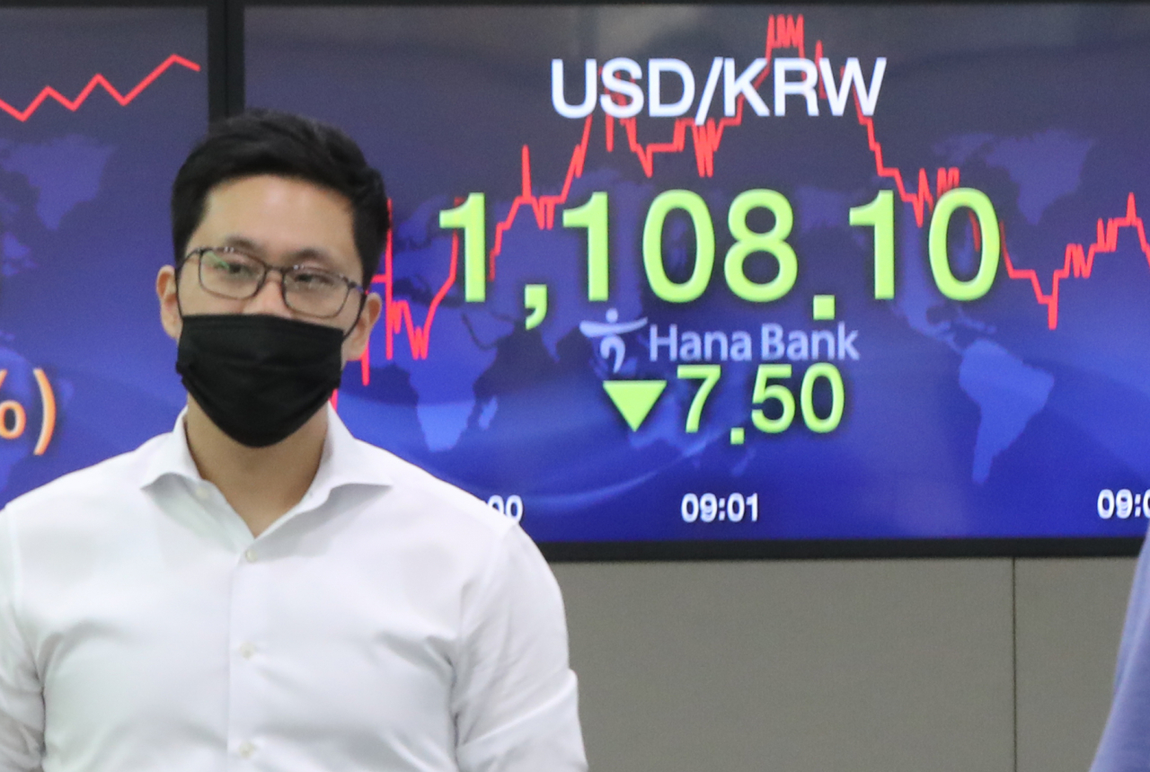 16일 오전 원/달러 환율이 하락 출발했다. 환율은 7.9원 내린 1,107.7원에 출발해 1,107&sim;1,108원대에서 제한적인 움직임을 보이고 있다. [사진=연합]