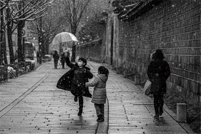 서울옛길(FLOW) 사진집 '삼청동천길'. [서울시 제공]