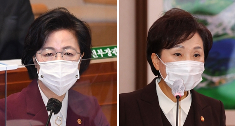 추미애 장관과, 김현미 장관. [연합]