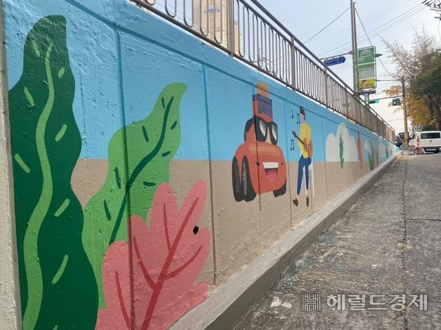 공덕역 10번 출구 인근 벽화 골목. [마포구 제공]