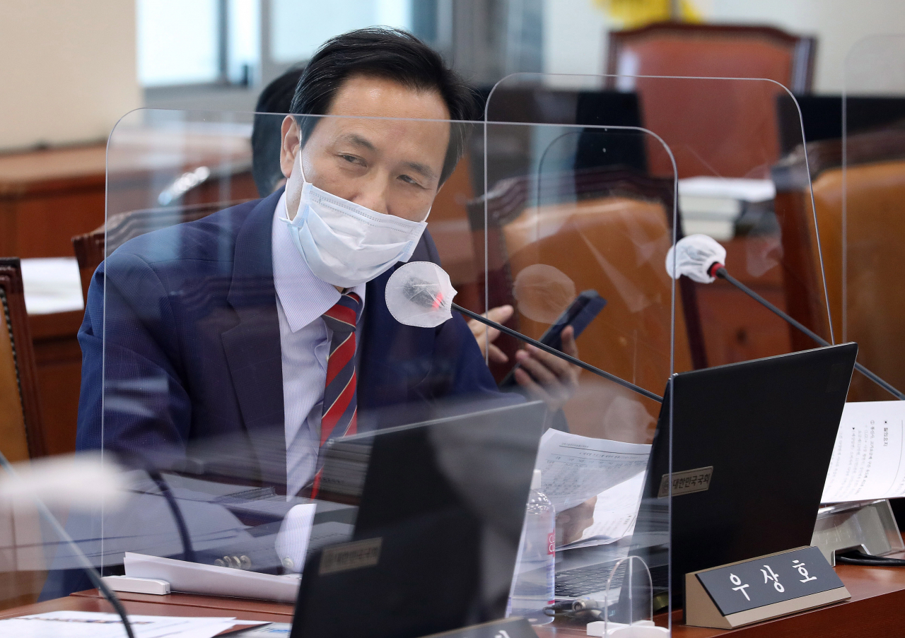우상호 더불어민주당 의원이 지난 8일 오후 서울 여의도 국회에서 열린 과학기술정보방송통신위원회의 방송통신위원회에 대한 국정감사에서 한상혁 방통위원장에게 질의하고 있다. [연합]
