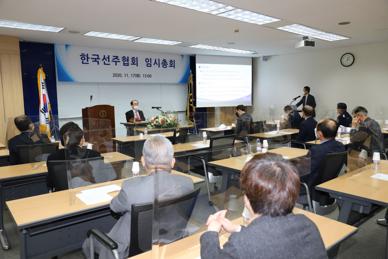 한국선주협회의 명칭이 한국해운협회로 변경된다. 한국선주협회는 17일 서울 여의도 해운빌딩에서 임시총회를 열고 협회 명칭을 한국해운협회로 변경하는 안을 의결했다. 또 창립일을 대한선주협회 창립일인 1954년 4월 20일로 소급 적용하기로 했다. [연합뉴스]