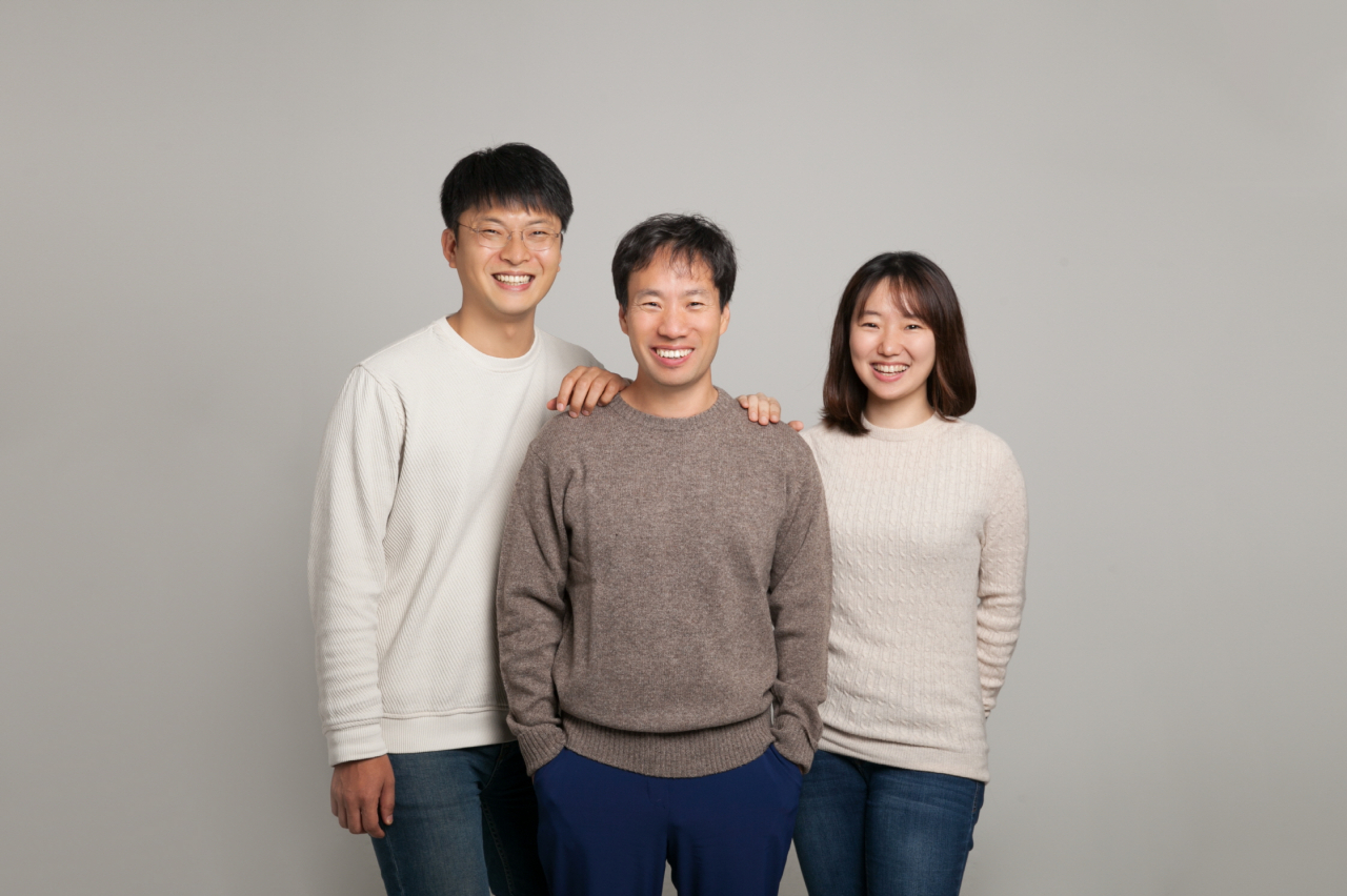 AI컨설팅 벤처기업인 업스테이지가 인재 확보에 나선다. 왼쪽부터 이활석 CTO, 김성훈CEO, 박은정CSO. [업스테이지 제공]