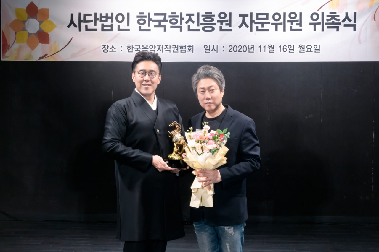 한국학진흥원 김영목 원장, 한음저협 홍진영 회장 [한국음악저작권협회 제공]