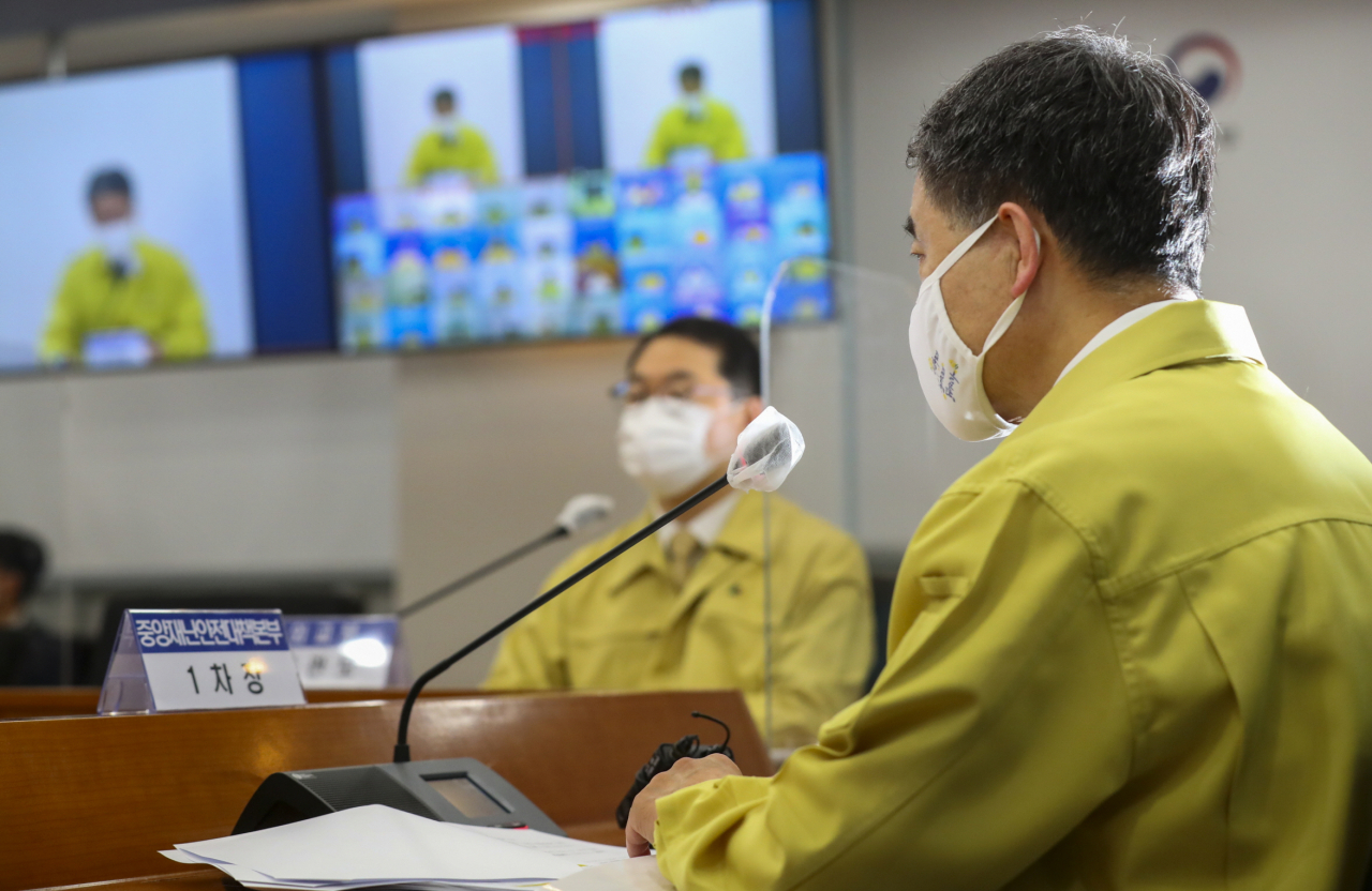 박능후 중앙재난안전대책본부(중대본) 1차장이 19일 정부서울청사에서 열린 신종 코로나바이러스 감염증(코로나19) 중대본 회의에서 발언하고 있다. [중앙재난안전대책본부]