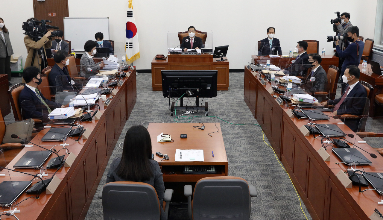 공수처장 후보 추천위원회 3차회의가 18일 오후 국회에서 조재연 위원장 주재로 열리고 있다. [헤럴드경제=이상섭 기자]