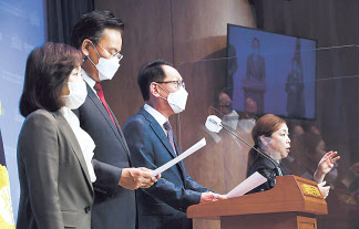 與 “인내 끝났다” 공수처법 개정 강공 예고…野 “깡패짓” 반발