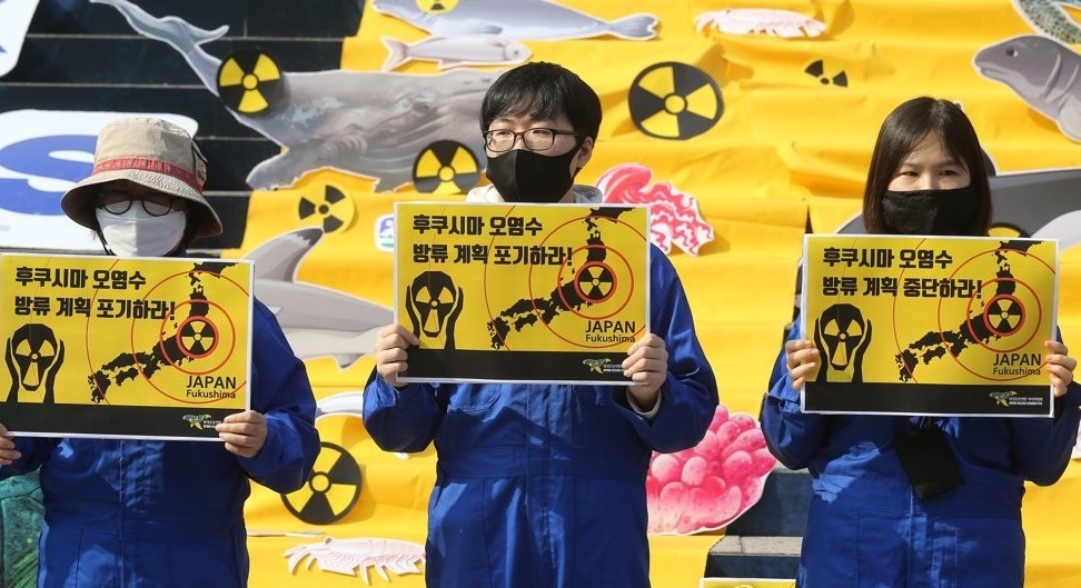Members of an environmental activist group, the Korean Federation for Environmental Movement, stage a rally in Seoul on Oct. 26, 2020, to call on the Japanese government to retract its plan to release water containing radioactive materials stored at the Fukushima nuclear power plant in Japan. The plant has been crippled since the March 2011 earthquake and tsunami. (Yonhap)