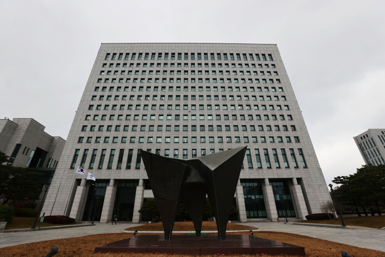 법무부가 윤석열 검찰총장에 대한 대면조사 계획을 일단 취소한 19일 오후 서울 서초구 대검찰청 모습. [연합뉴스]