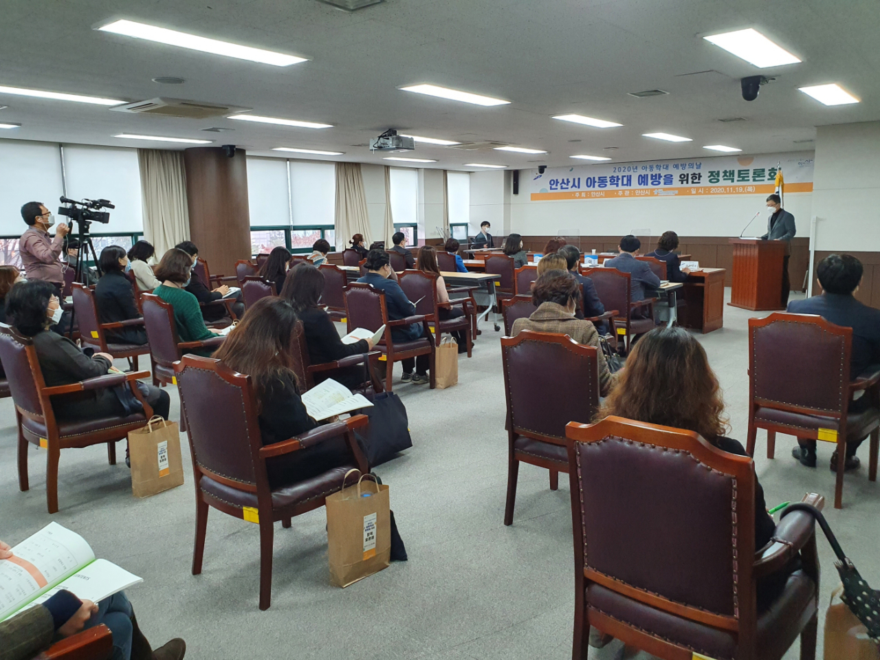 안산시는 아동학대 예방을 위한 정책토론회를 개최했다. [안산시 제공]