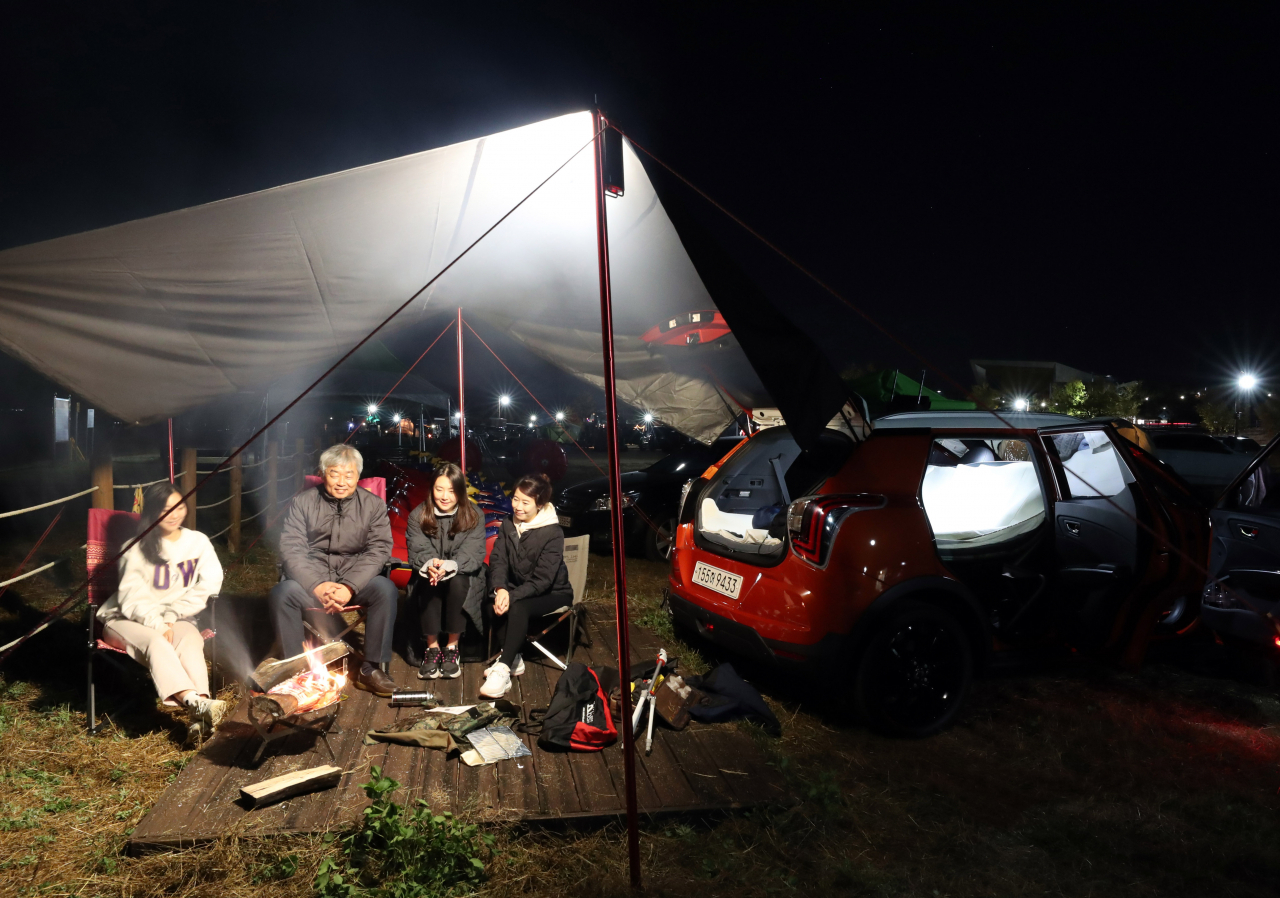 신종 코로나바이러스 감염증(코로나 19) 이후 비대면 여행 방식으로 부상한 '차박(자동차+숙박)'을 주제로 한 경북도 차박 페스타의 모습. [연합뉴스]