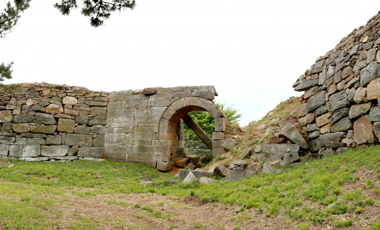 안흥진성 동문