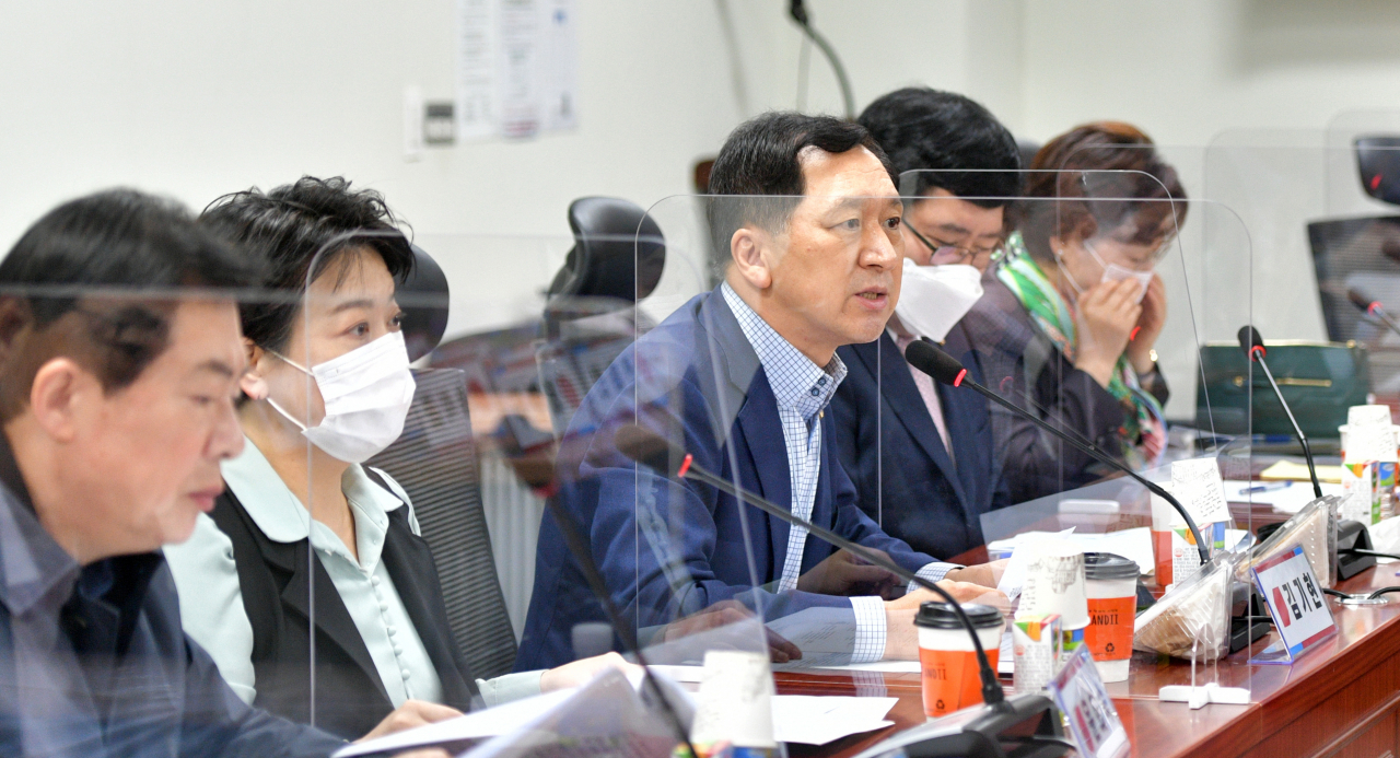 김기현 국민의힘 의원이 20일 국회 의원회관에서 ‘최근 경제현황과 기업규제 3법 바로보기’를 주제로 열린 국민의힘 공부모임 '금시쪼문'에서 인사말을 하고 있다. [이상섭 기자/babtong@heraldcorp.com]