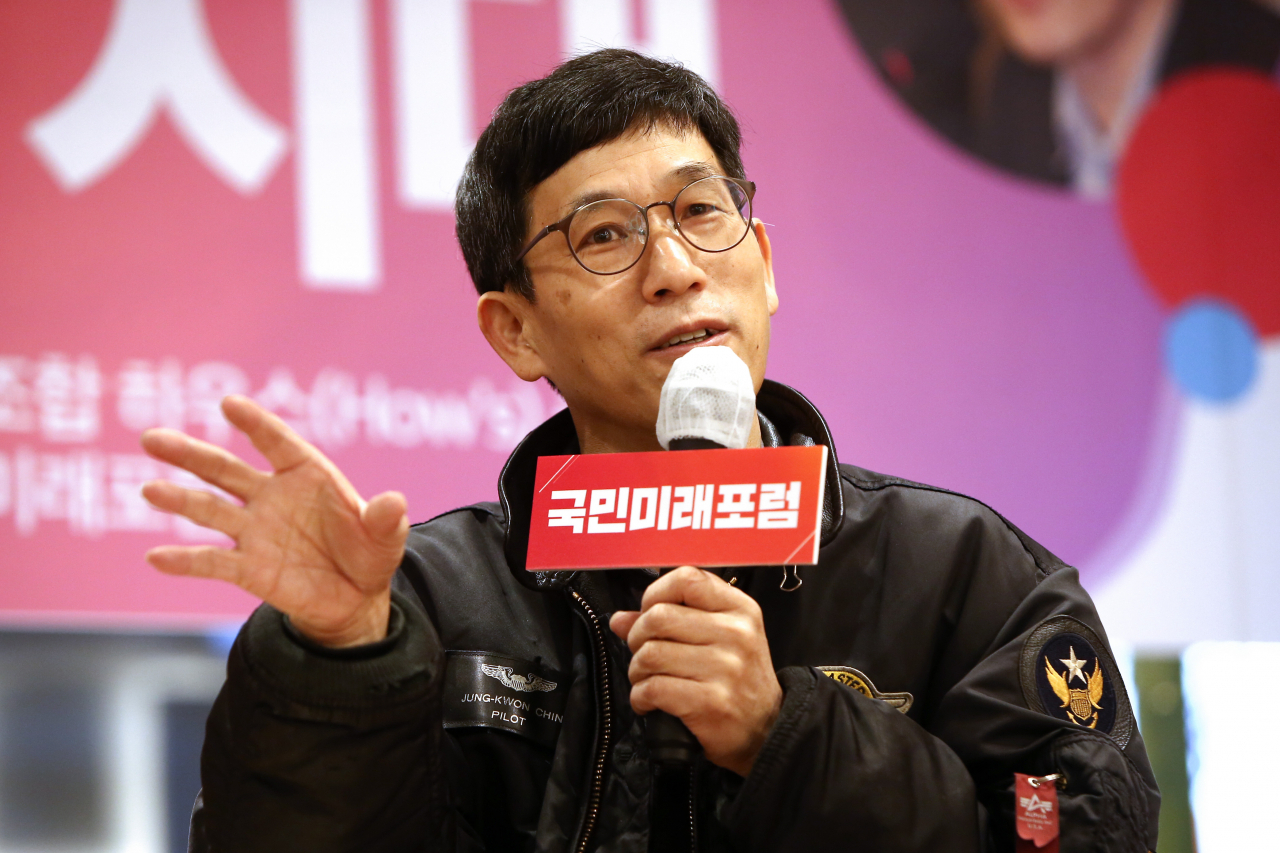 진중권 전 동양대 교수가 20일 서울 여의도 정치문화 플랫폼 카페 '하우스'에서 국민의힘 황보승희, 국민의당 권은희 의원 공동 주최로 열린 국민미래포럼 세미나에서 '탈진실의 시대'를 주제로 특강하고 있다. [헤럴드경제=이상섭 기자]