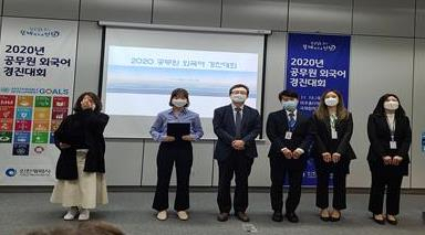 인천시가 선발한 외국어 능력 우수 공무원 5명.