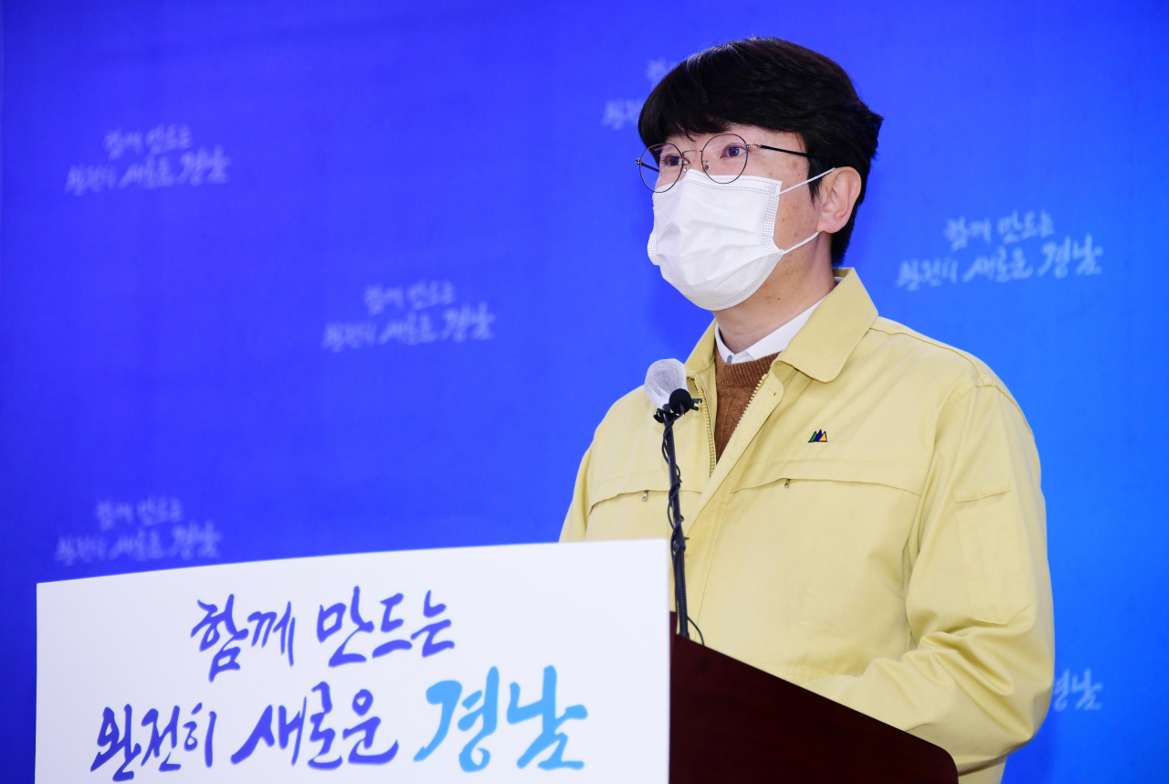 경남도가 20일 신종 코로나바이러스 감염증(코로나19) 대응 브리핑을 열고, 확진자가 급증한 창원시와 하동군, 사천시 3곳이 정밀방역 지원지역으로 선정됐다고 밝혔다.연합뉴스
