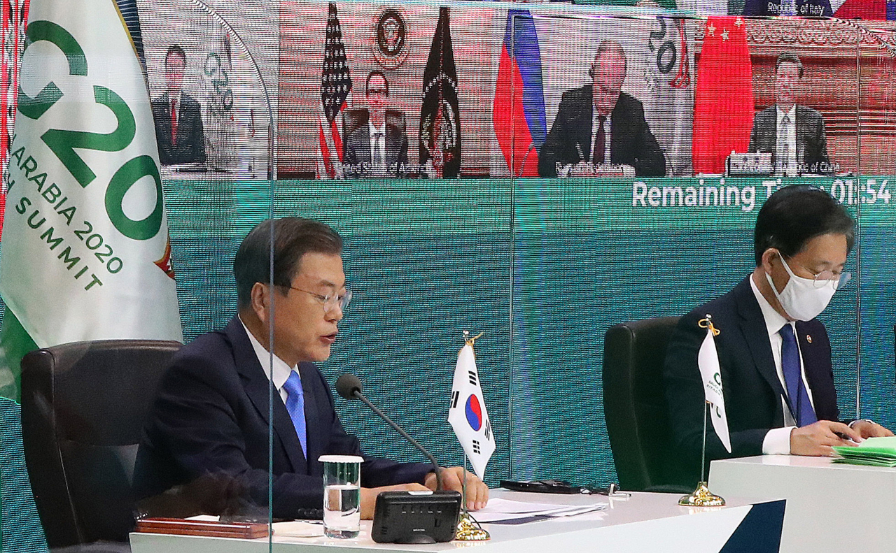 문재인 대통령이 21일 오후 청와대에서 주요 20개국(G20) 정상회의에 참석, 발언하고 있다. [연합]