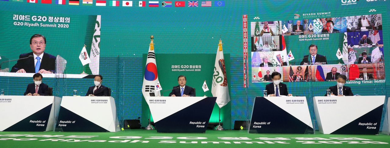 문재인 대통령이 21일 오후 청와대에서 주요 20개국(G20) 정상회의에 참석, 발언하고 있다. [연합]