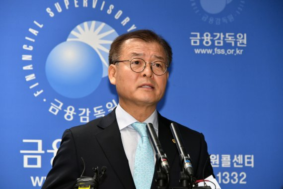 정성웅 금융감독원 부원장보가 2019년 12월 13일 금융감독원에서 금융분쟁조정위원회가 외환파생상품 키코(KIKO) 사태와 관련해 은행의 불완전판매 책임이 있다고 조정 결정을 내렸다. [사진=연합]