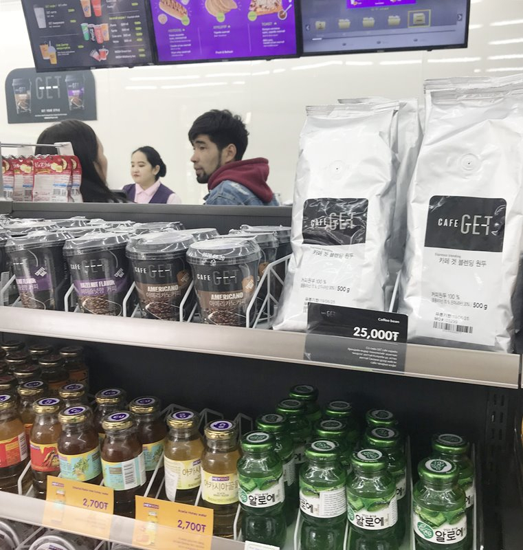 몽골 CU에서 판매 중인 국내 중소기업 제품 [사진제공=BGF 리테일]